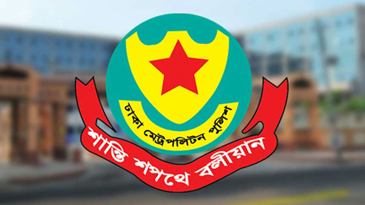 ১৩ নভেম্বরকে ঘিরে ধানমন্ডি ৩২ নম্বরে ব্যারিকেড দিয়ে পুলিশের তল্লাশি